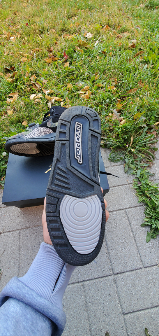 Jordan 11 and Legacy Size 7 image indicator(10)