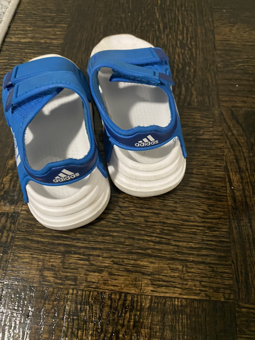 Adidas sandal image indicator(3)