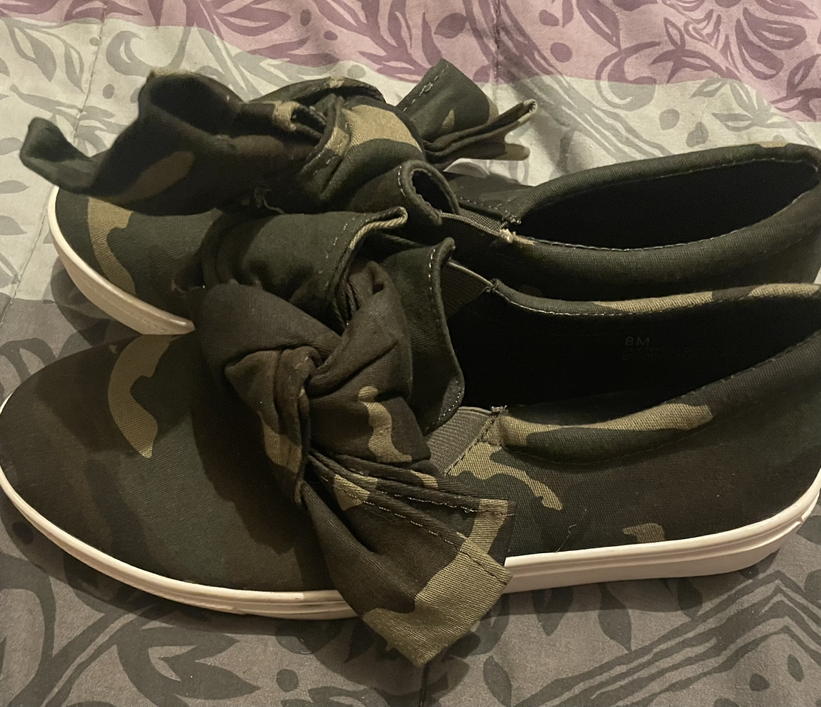 Camo bow slip on shoes thumbnail