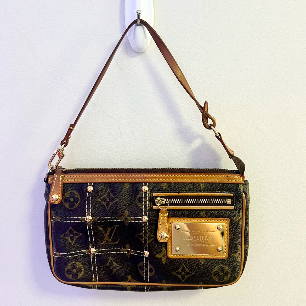 Limited Edition Louis Vuitton Riveting Pochette Accessories thumbnail