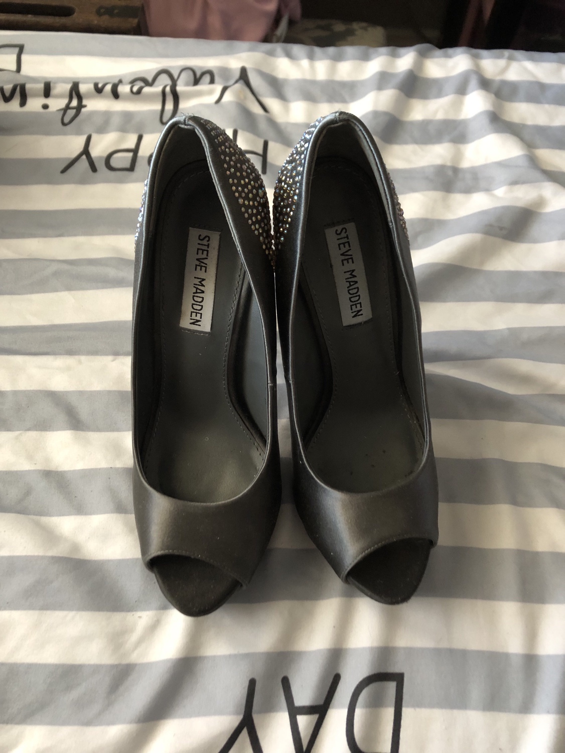 Size 7 woman shoe Steve Madden image indicator(2)