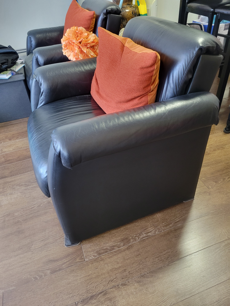 Pair of Black Leather Single Sofa Chairs - photo 5
