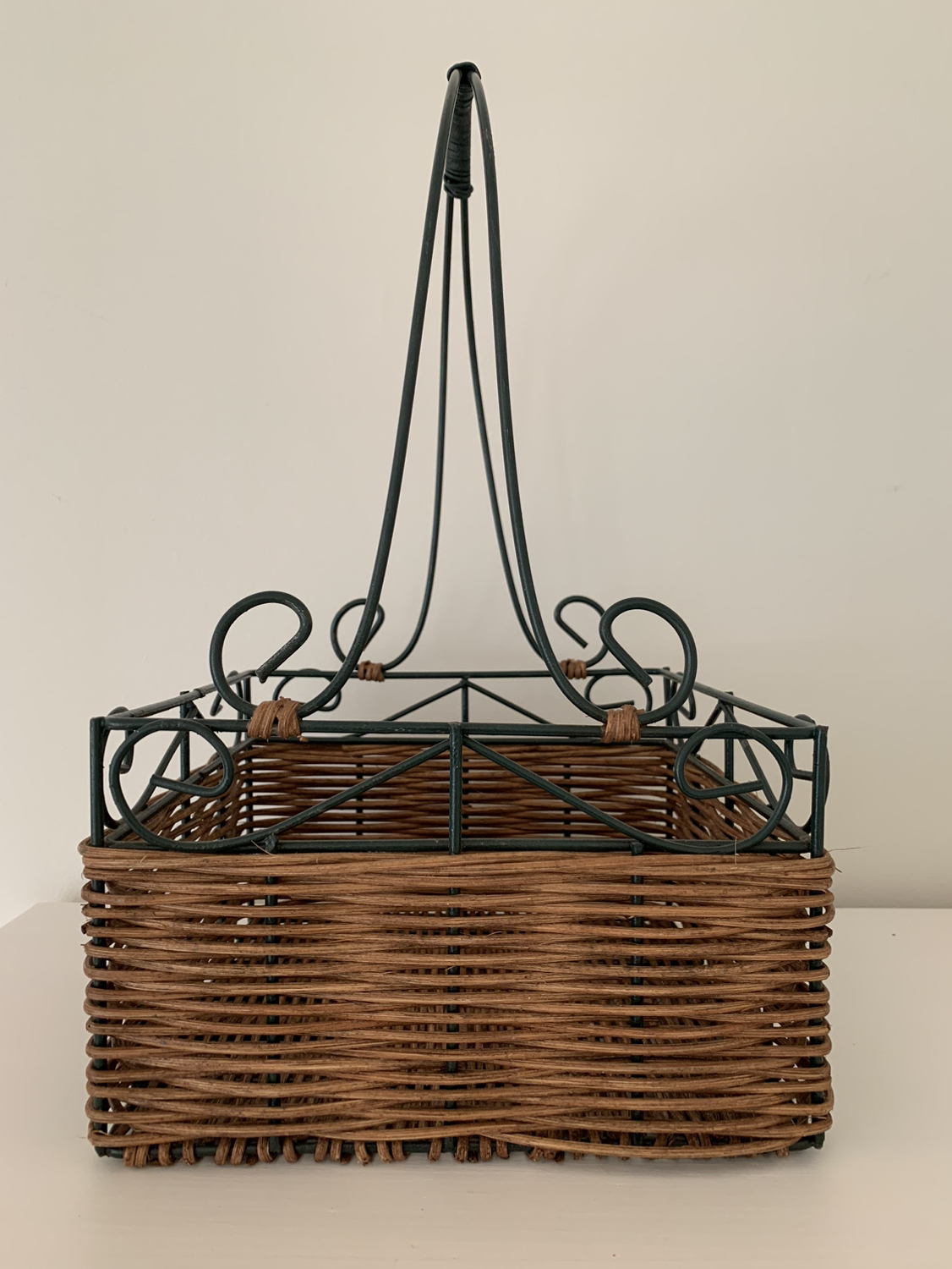 Basket with handle image indicator(3)