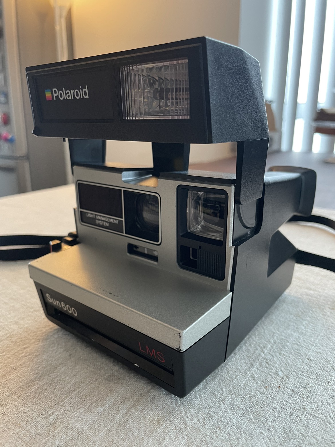 Polaroid Sun 600 instant film camera - photo 2