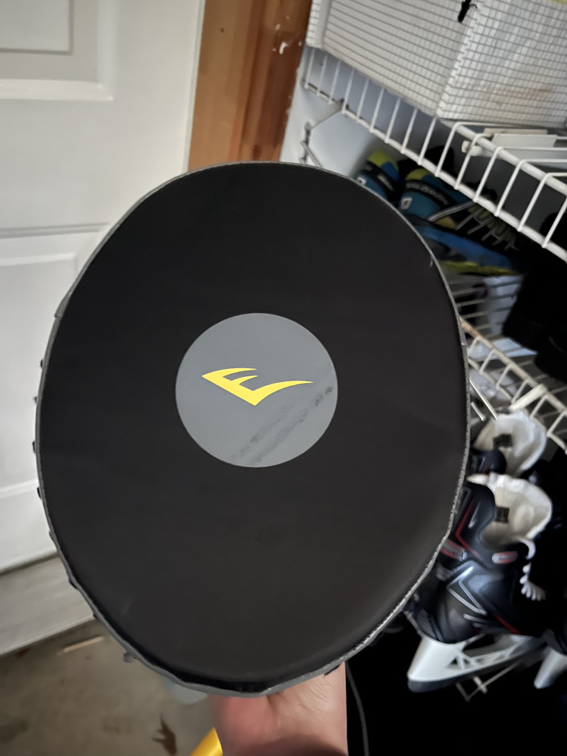 Boxing gloves and pads image indicator(3)