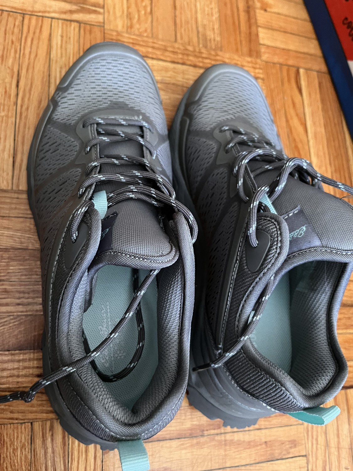 Eddie Bauer image indicator(2)