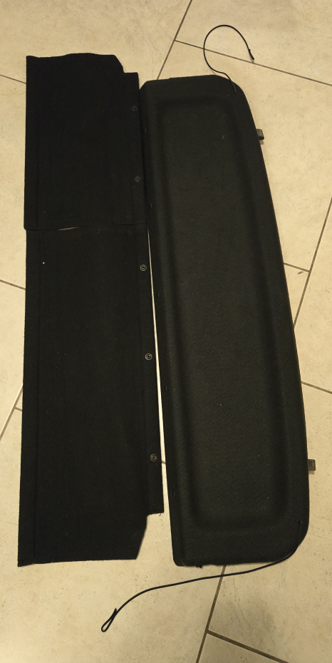 Nissan Versa Hatch Cover Like New! image indicator(2)