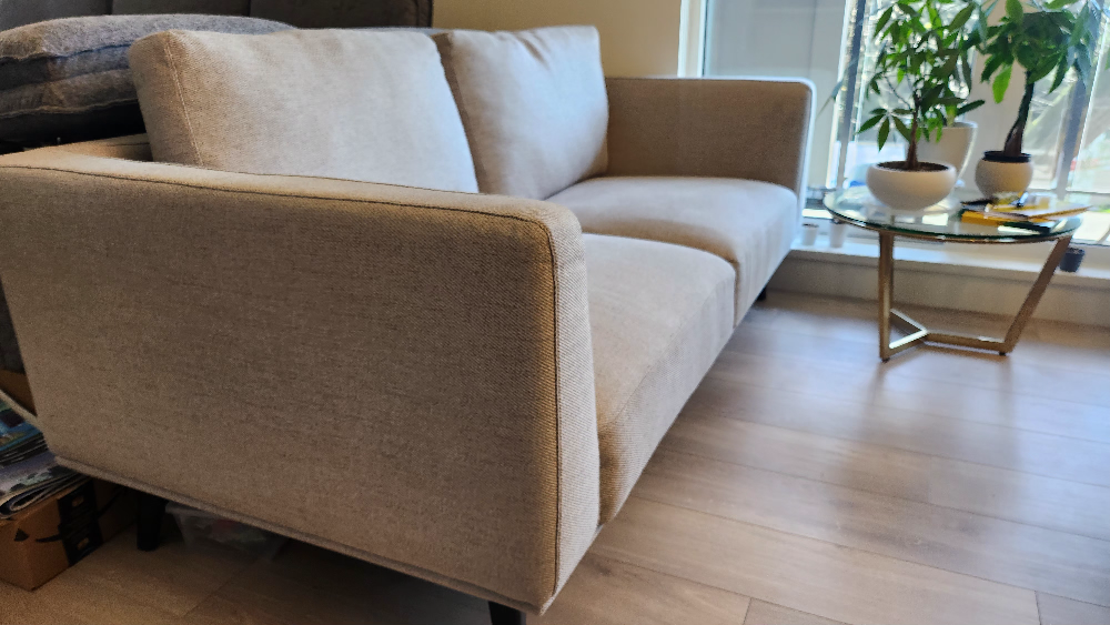 Couch - photo 2