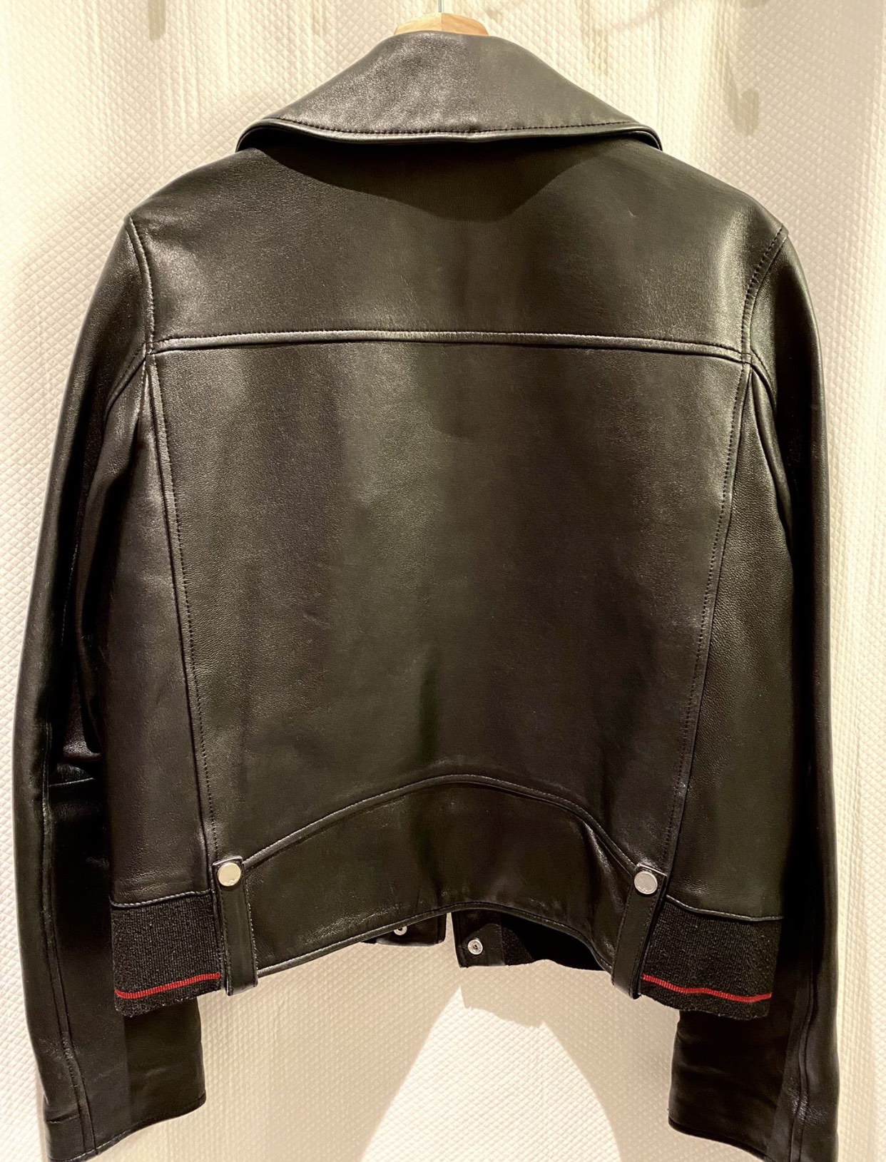 women's genuine leather  Moto jacket in excellent condition image indicator(3)