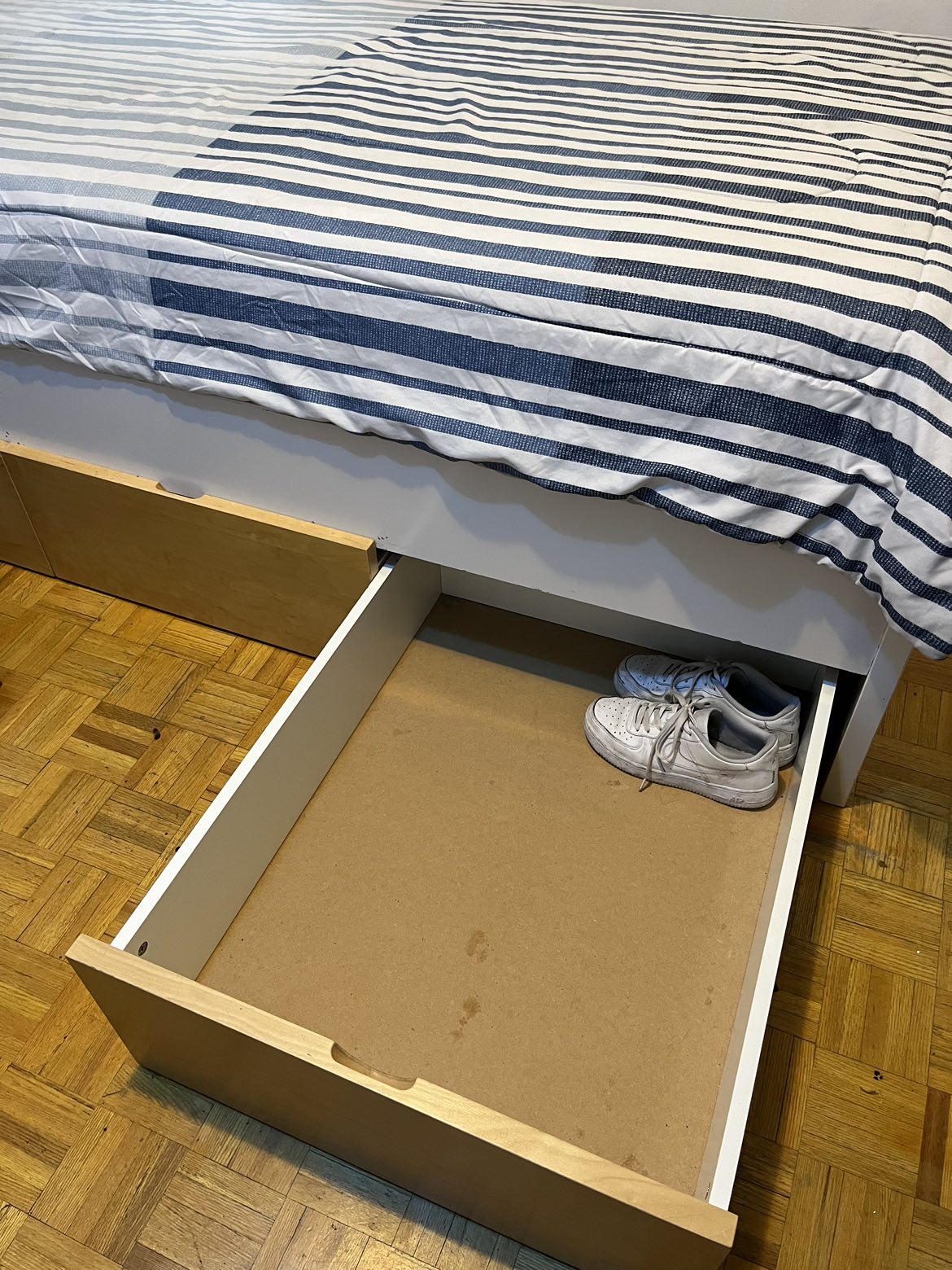 Twin bed with big drawers - photo 3