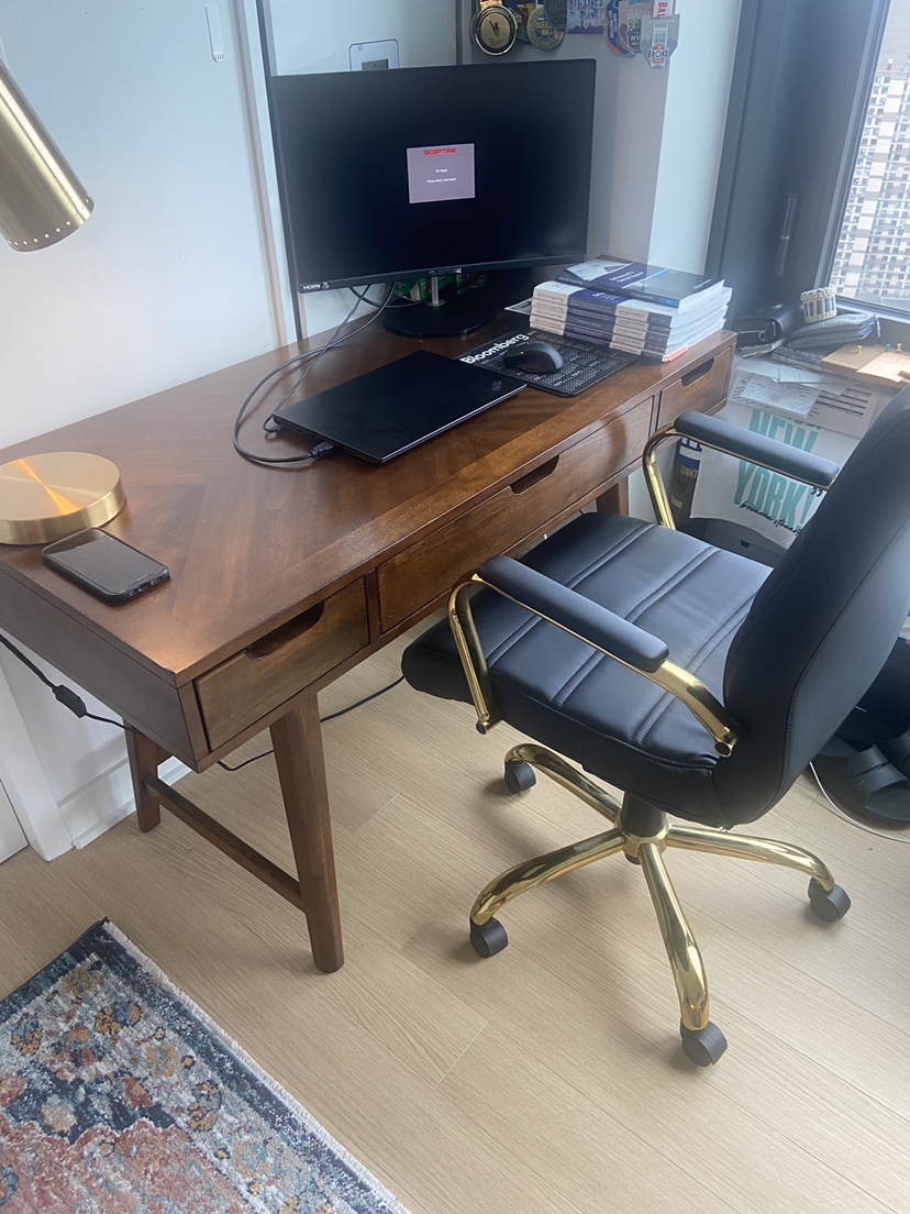 Desk - photo 2