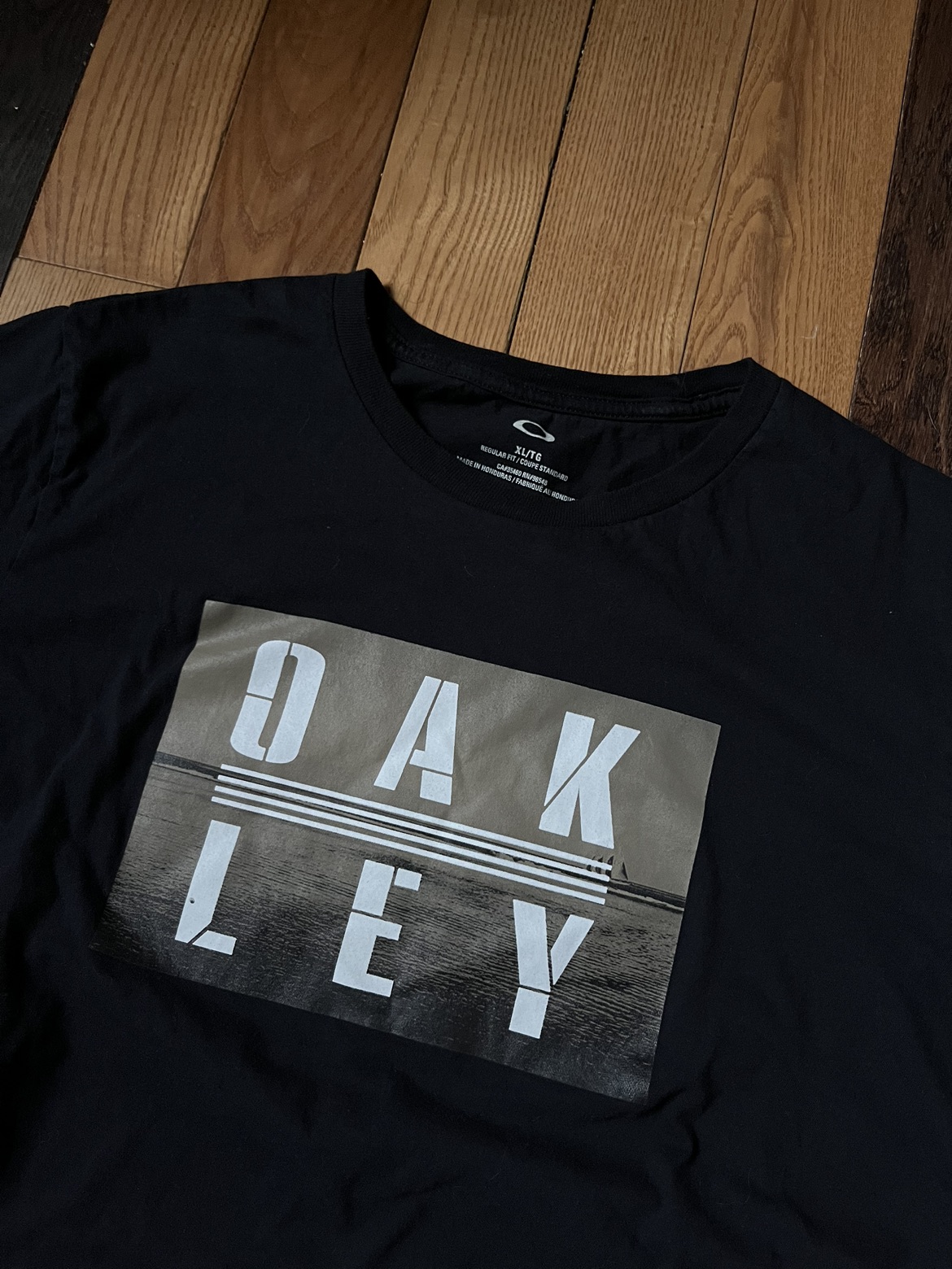 Oakley tee XL tnf acg arcteryx salomon image indicator(3)