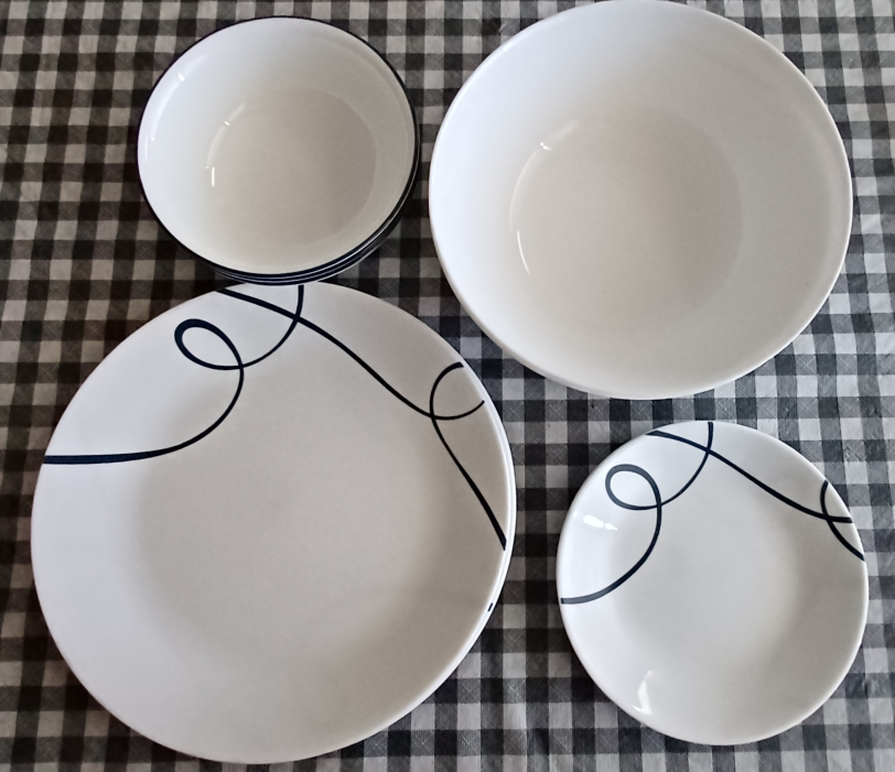 ! New ! Corelle 14 piece dinner set thumbnail