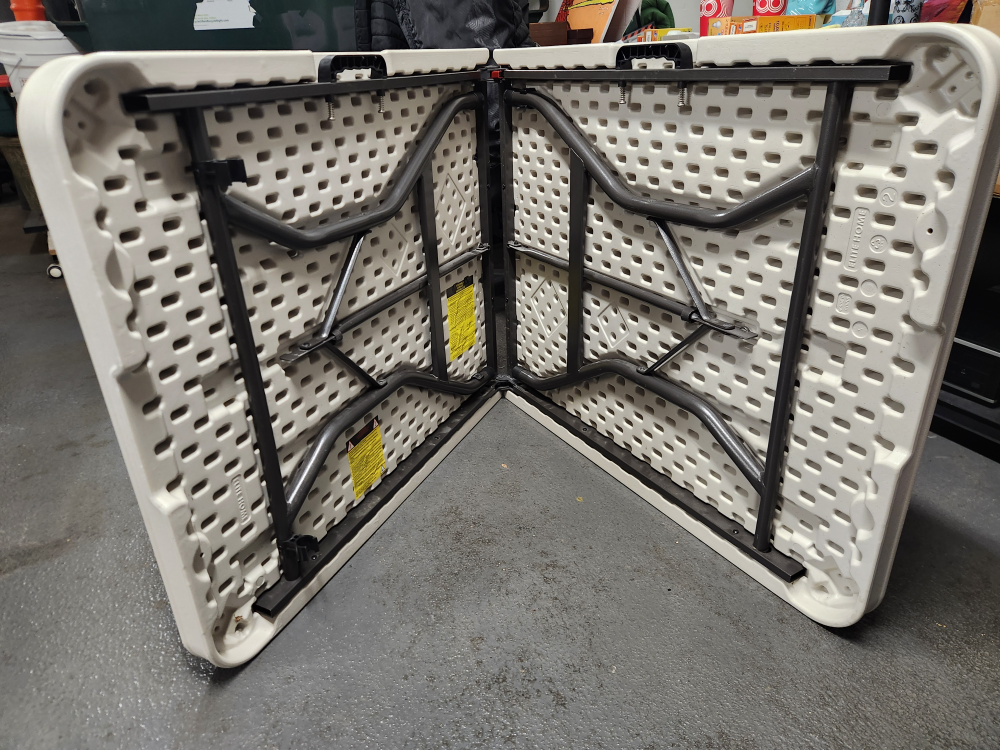 folding table thumbnail