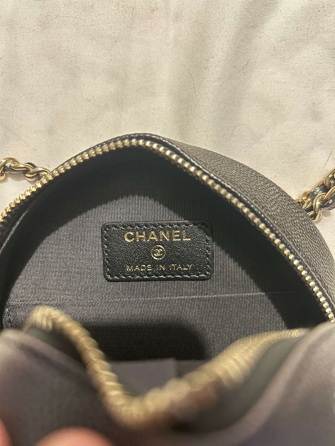 AUTHENTIC CHANEL Caviar Round Clutch w/ Chain - photo 3