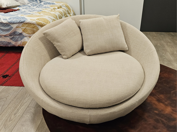 COZY round-shaped loveseat
