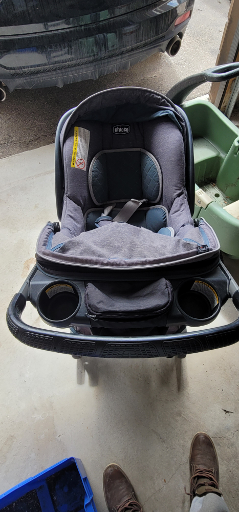chicco stroller & baby seat - photo 2