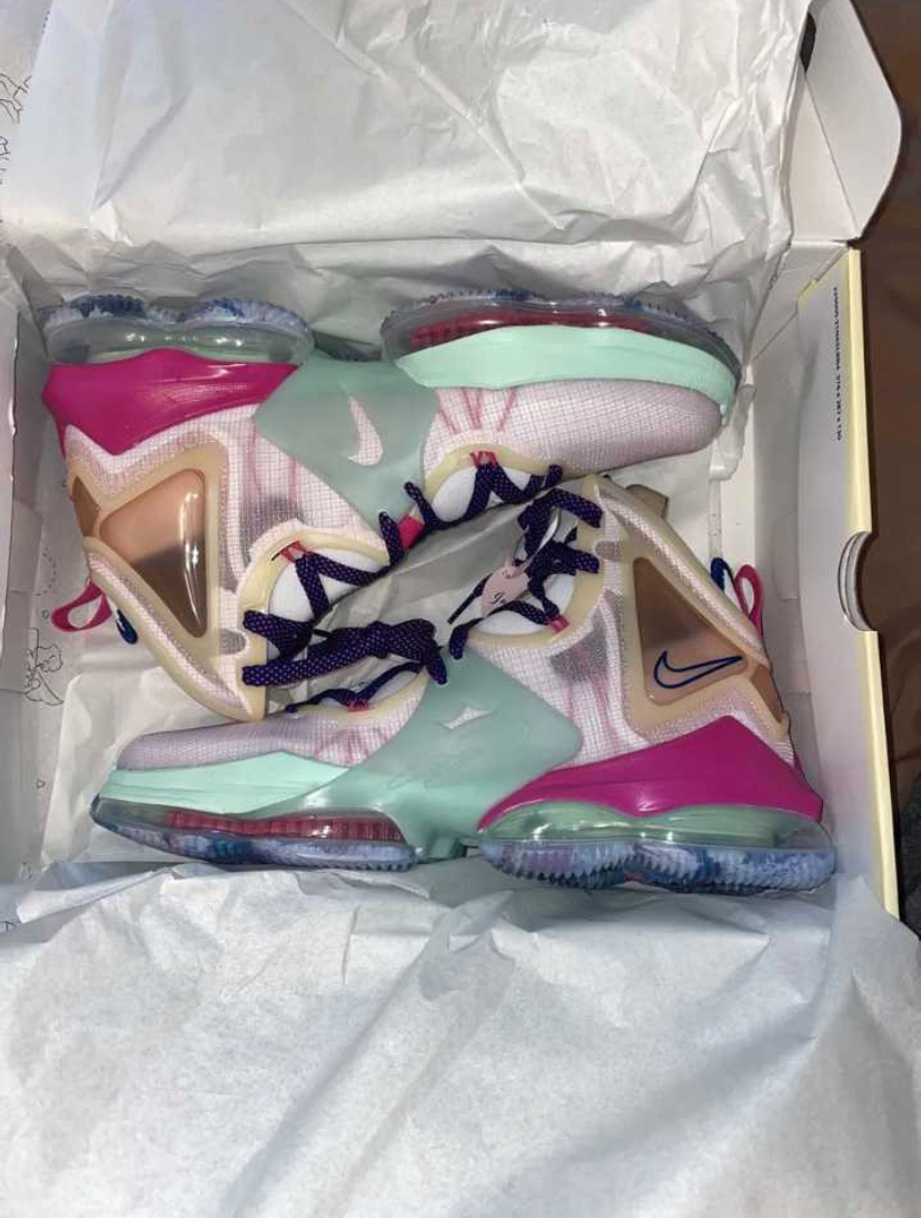 Nike - LeBron 19's thumbnail