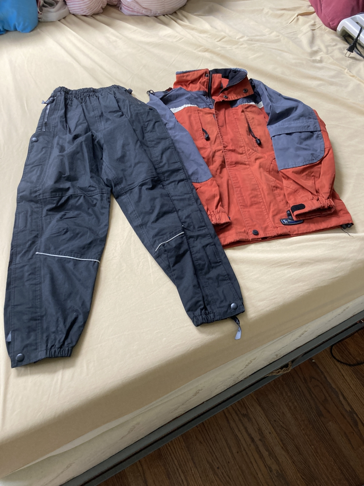 Waterproof outfit Size 5-7 kids thumbnail