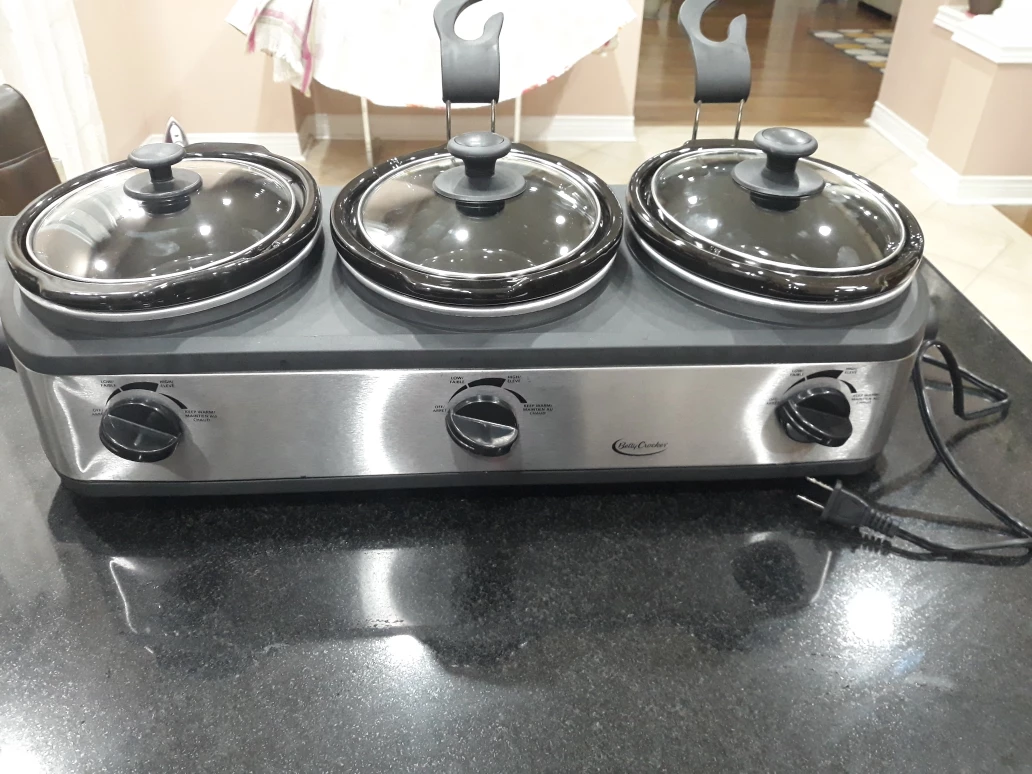 Betty Crocker three crock buffet(Slow Cooker)