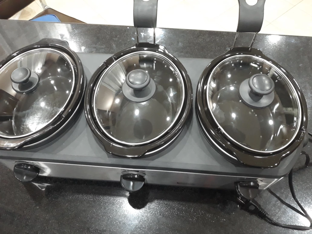 Betty Crocker three crock buffet(Slow Cooker) - photo 2