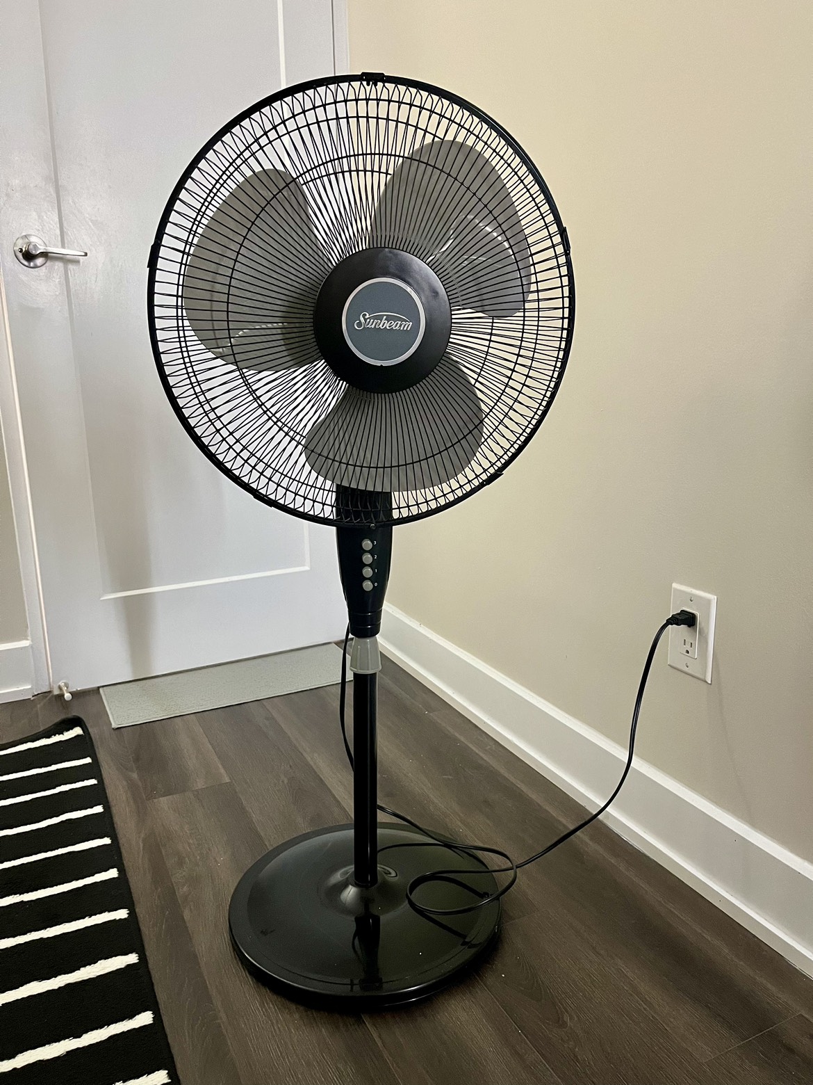 Sunbeam oscillating standing fan