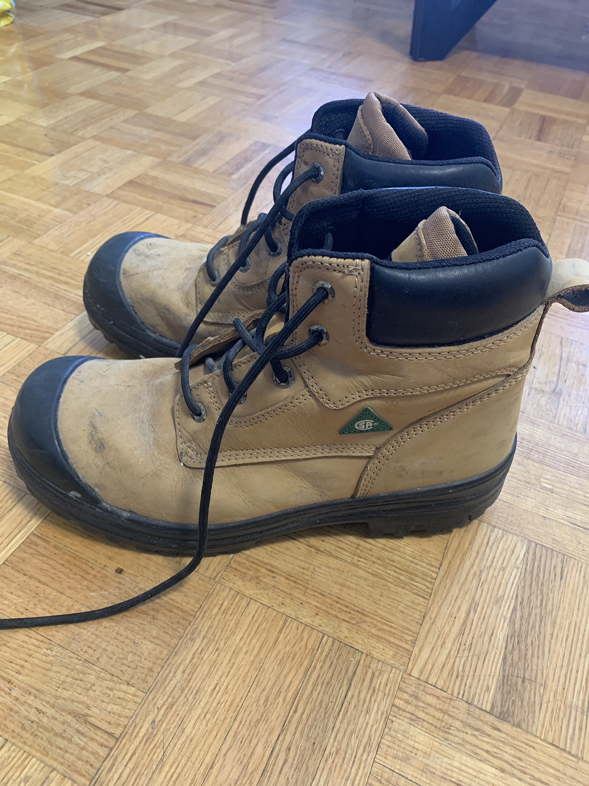 Safety shoes CSA approved