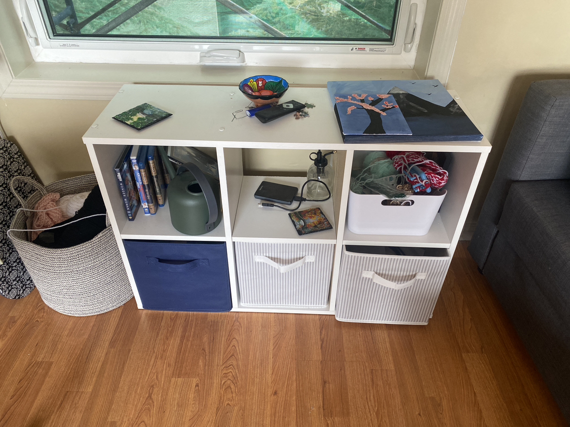 Six cube shelf