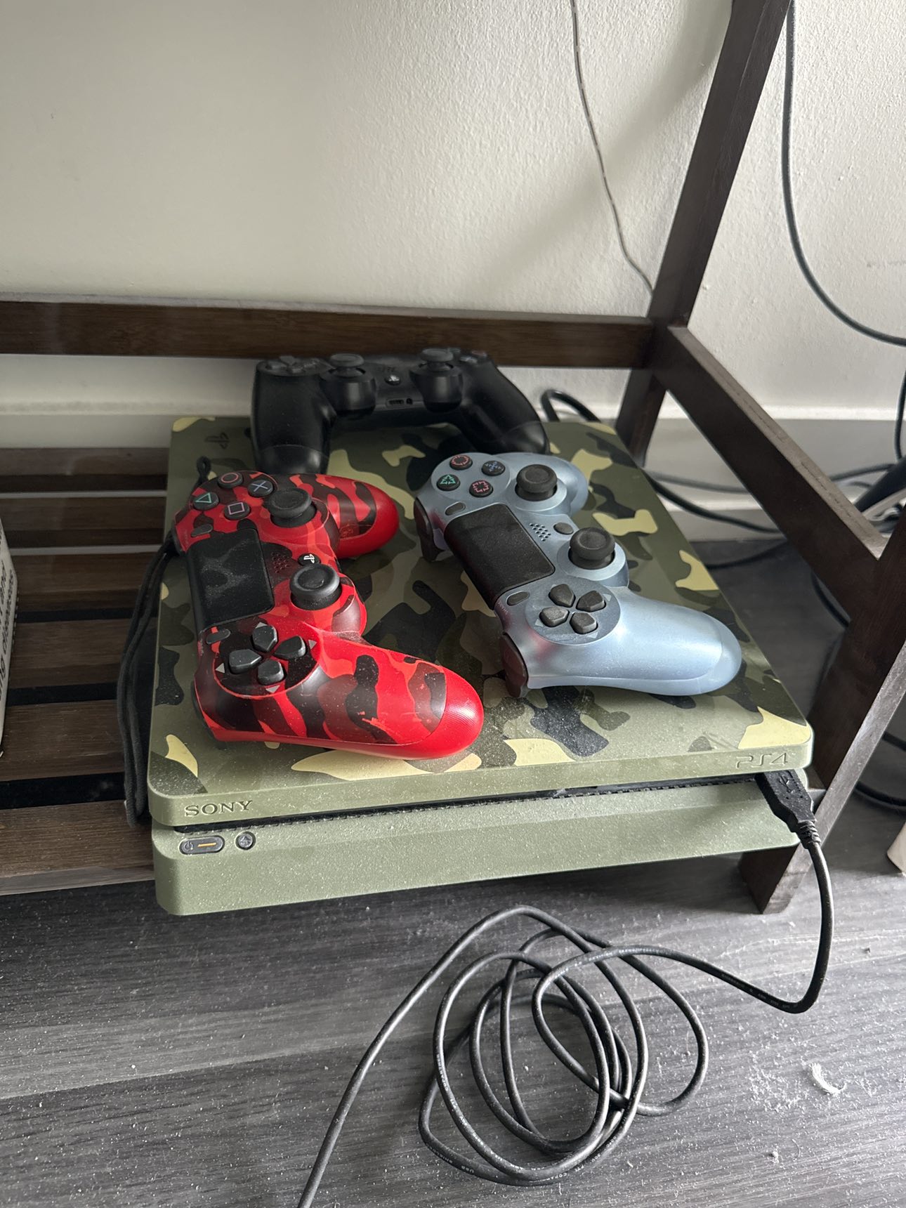 PS4 w/ 3 controllers