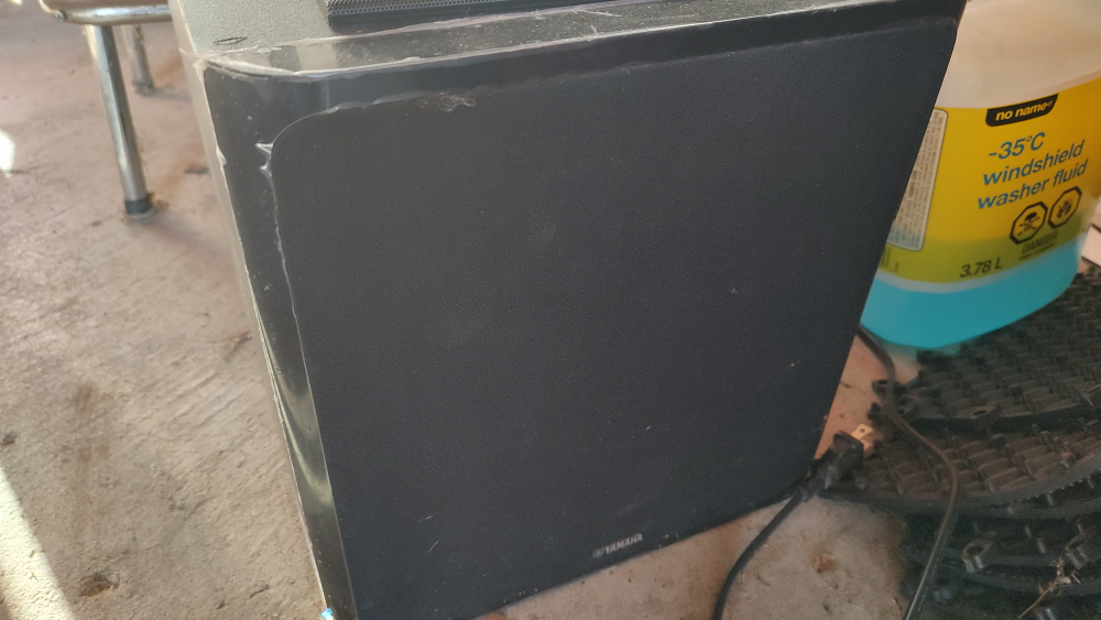 Yamaha 10 inches subwoofer image indicator(4)