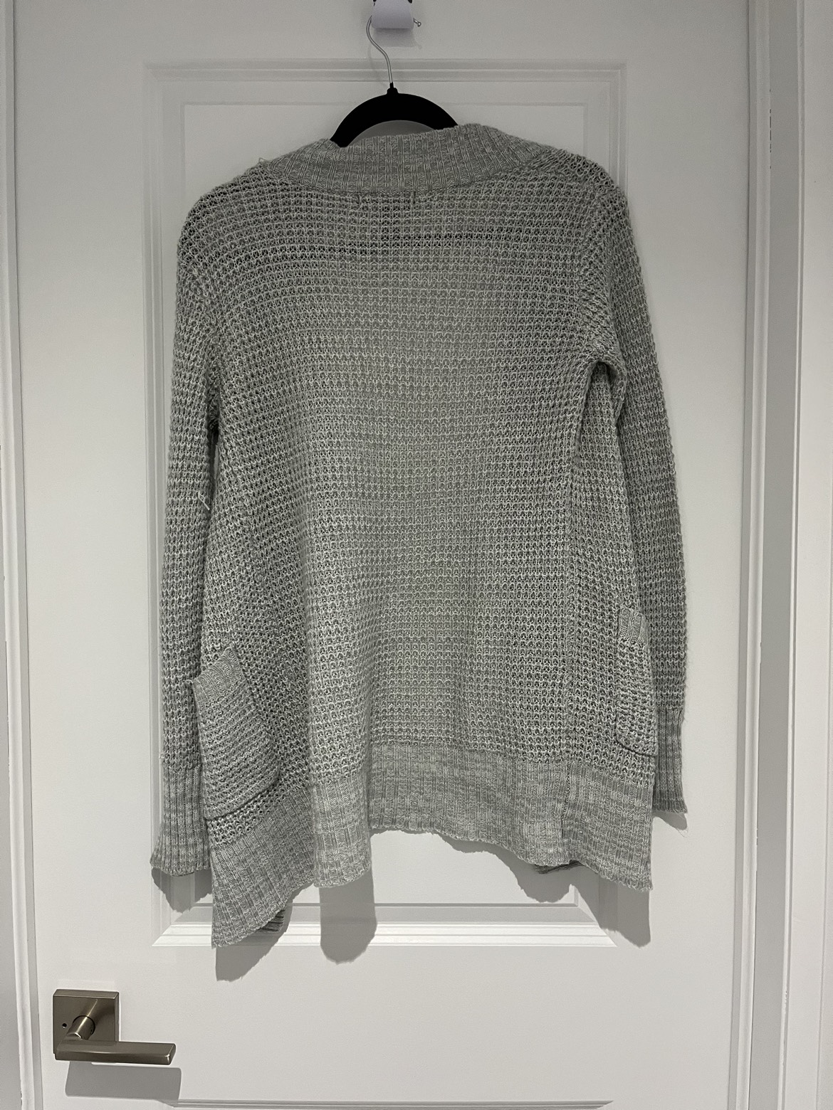 Grey knit open cardigan with pockets image indicator(3)