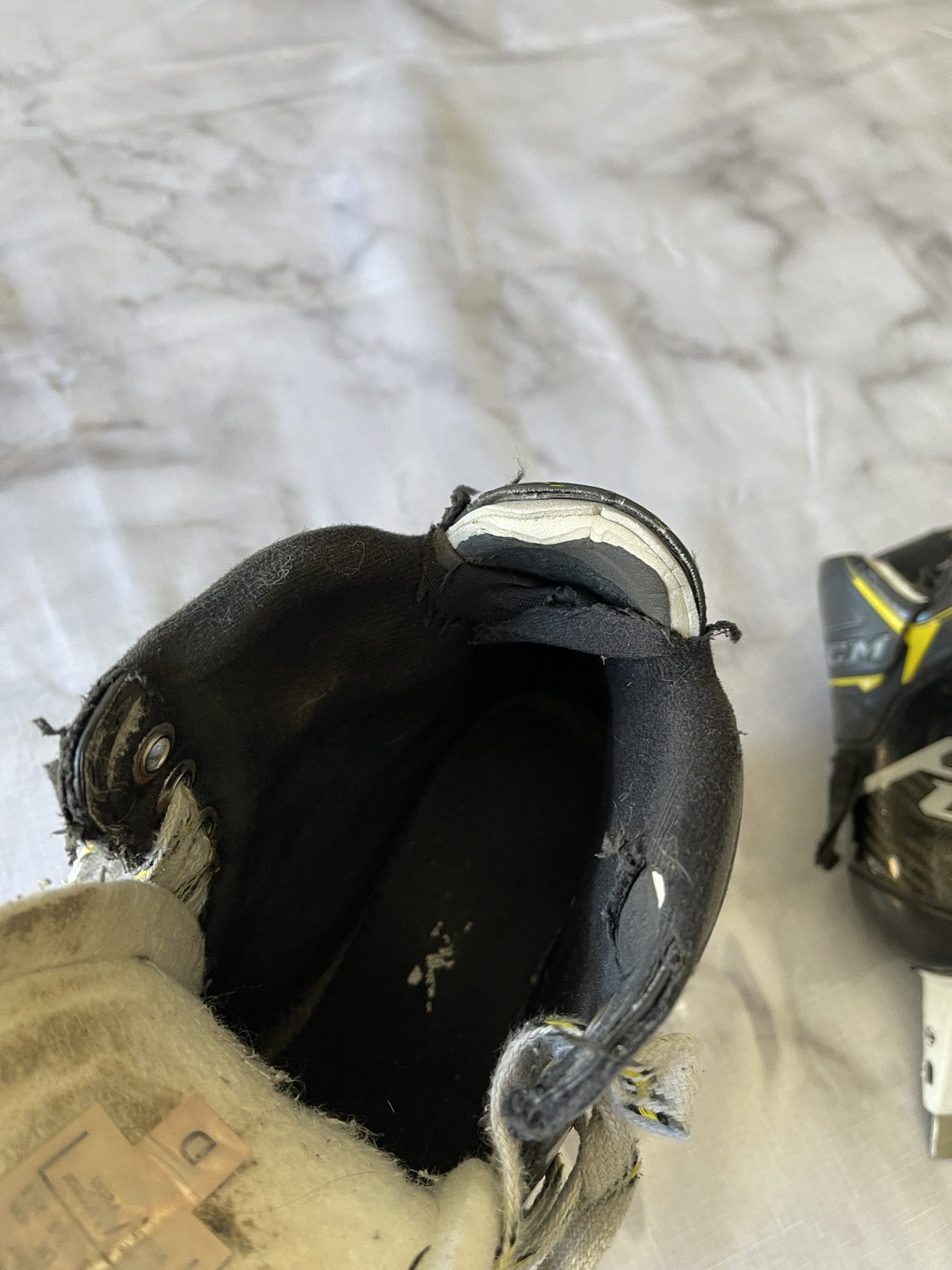 CCM Super Tacks goalie skates size 6 D - photo 4