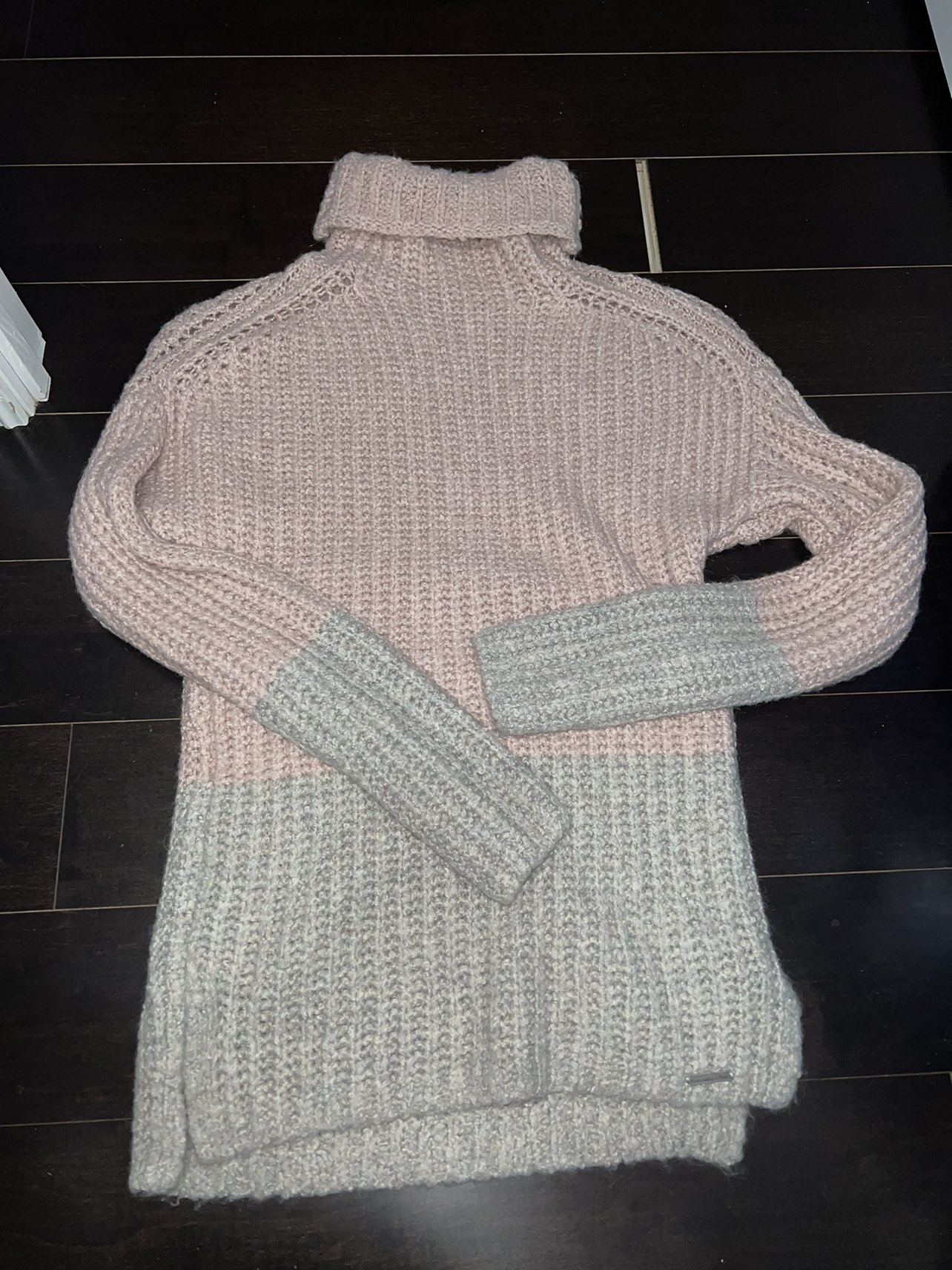 Turtleneck knit sweater image indicator(2)