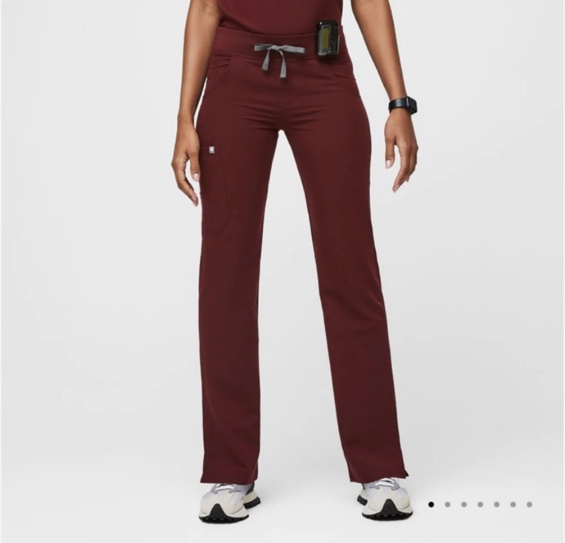 Figs Size M High Waisted Kade Cargo Scrub Pants™ thumbnail