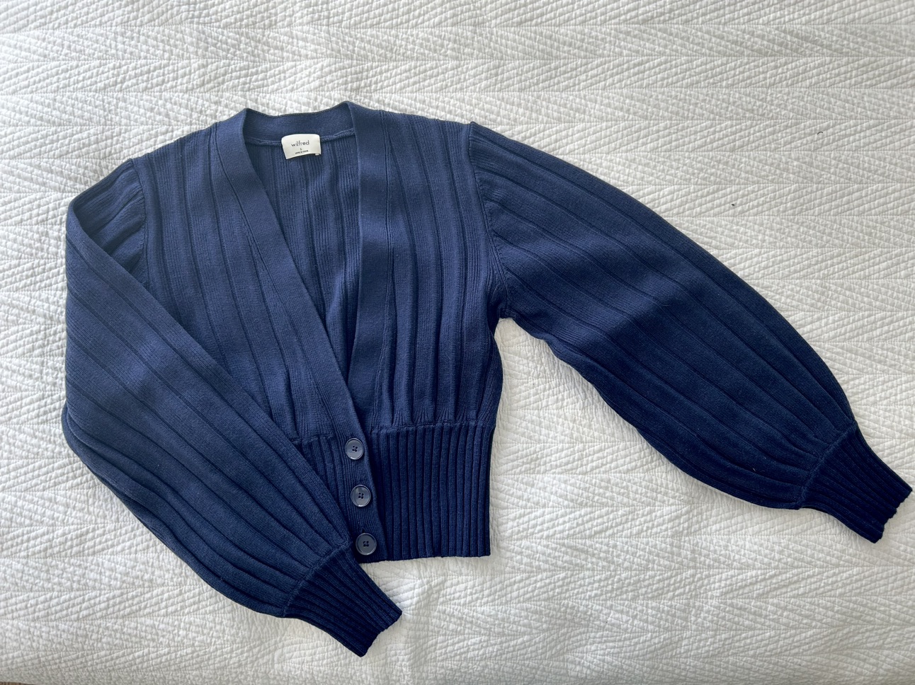 Aritzia Plunge Front Crop Cardigan image indicator(2)