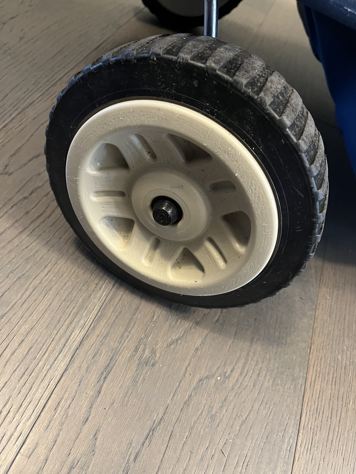 Step 2 blue wagon with door EUC Ret $150 image indicator(3)