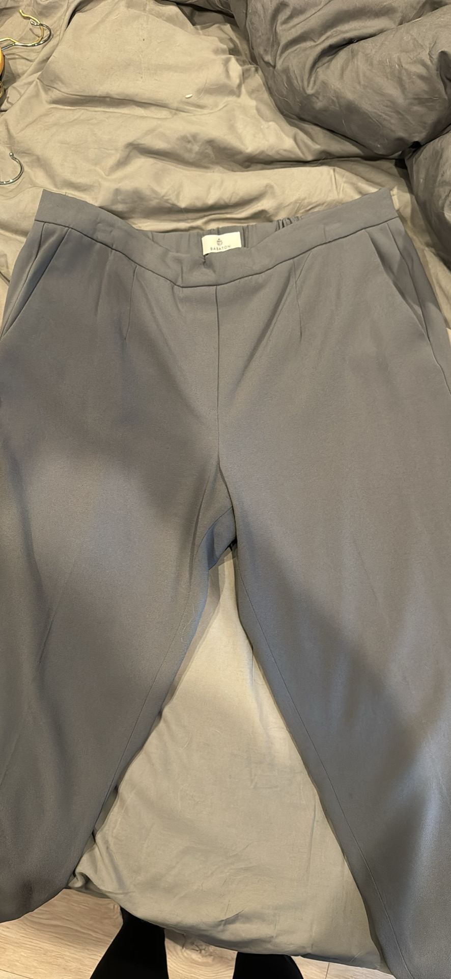 Aritzia Pants (3 pairs) - Conan Crop Size 14 image indicator(5)