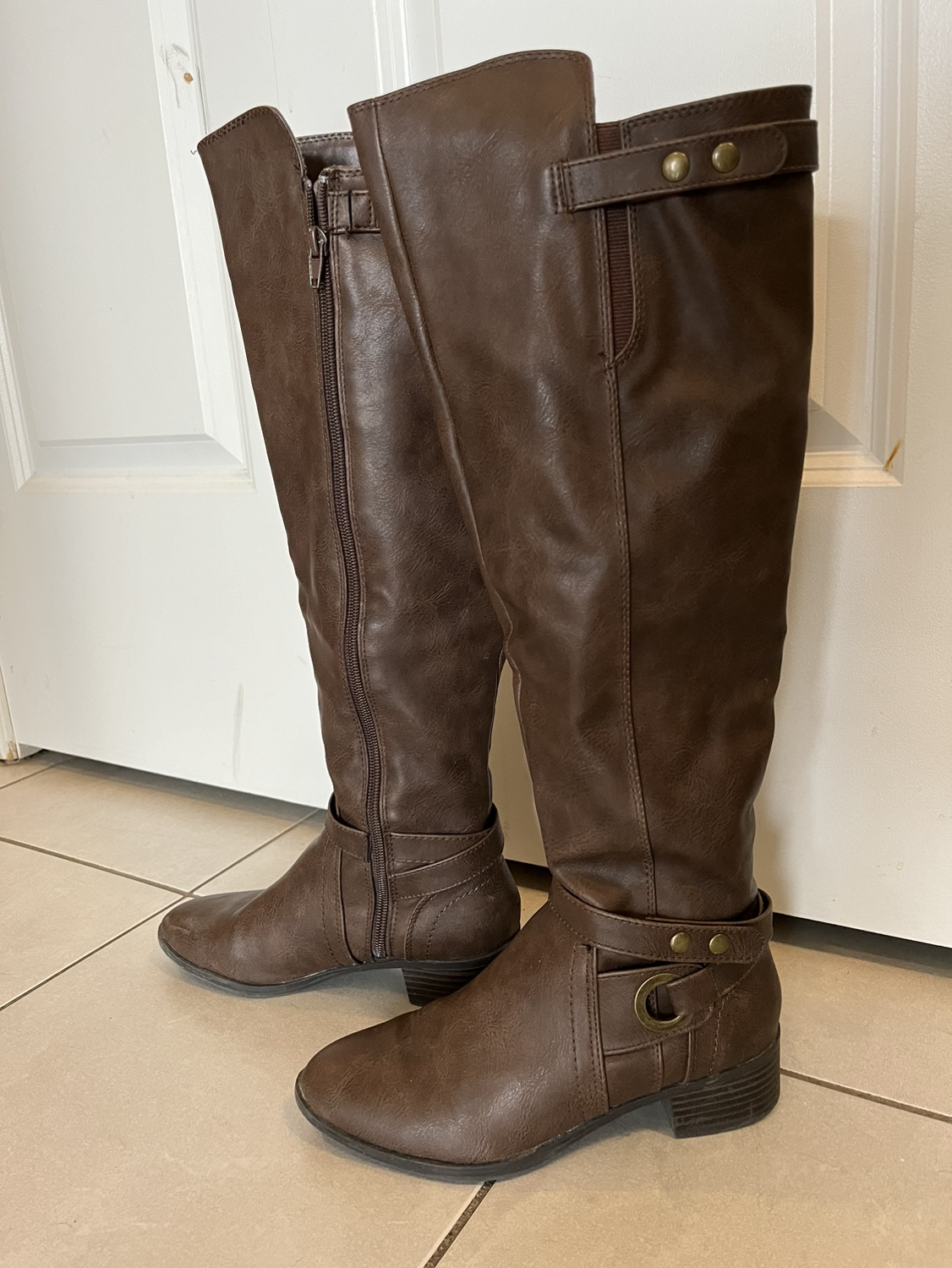 Women’s 5.5 knee high boots- brown image indicator(2)