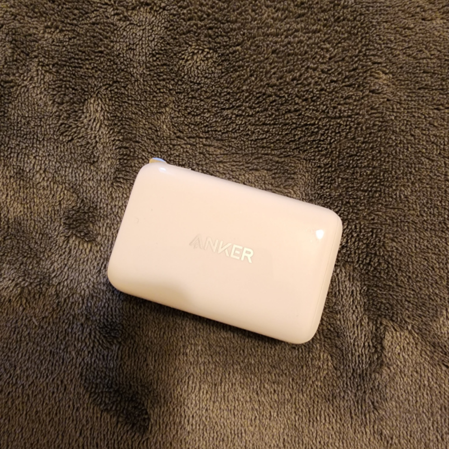 Anker PowerPort 3 65W Charging Brick image indicator(2)