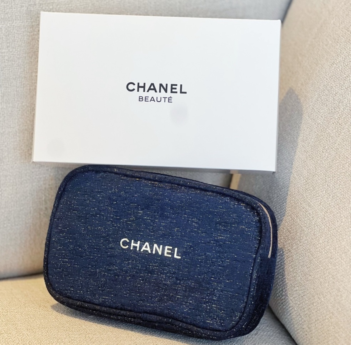 Chanel cosmetic bag thumbnail