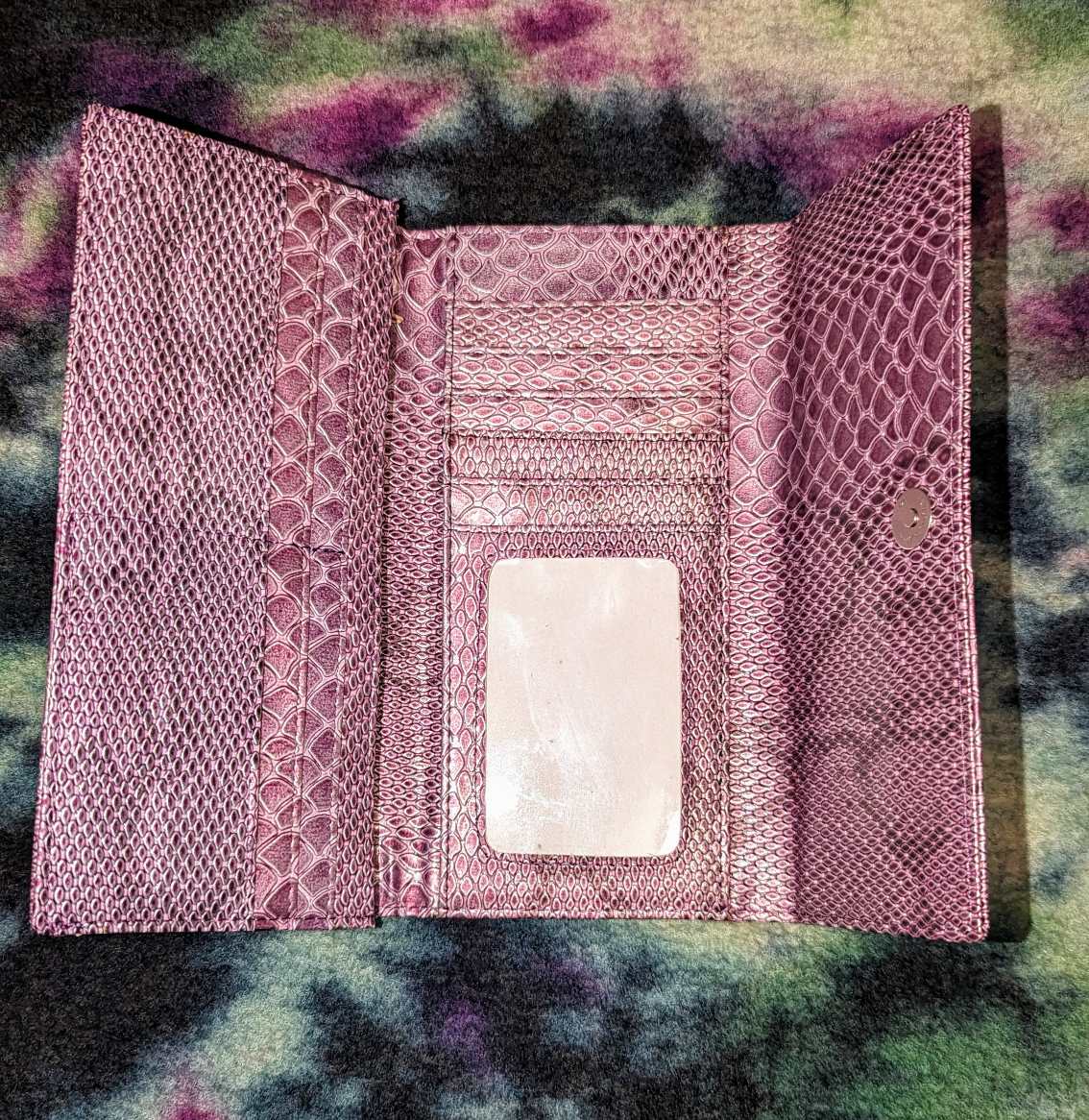 New GUESS Wallet image indicator(2)