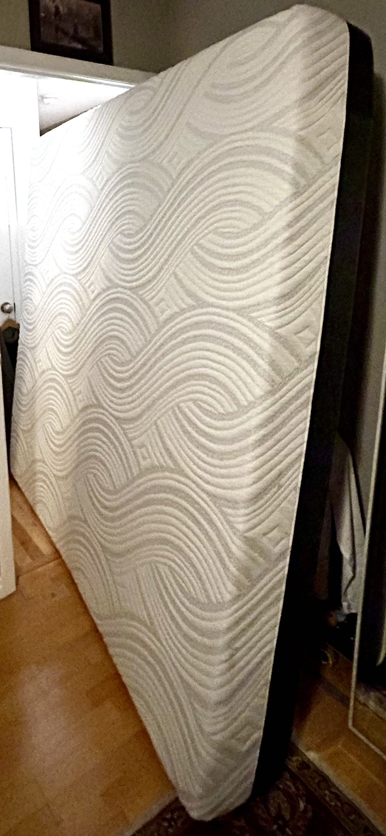 King mattress - LIKE NEW- Sealy Posturepedic Optimum technology - photo 2