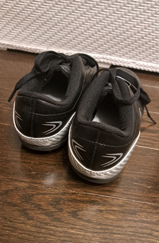 ✨️⚽️brand NEW✨️ Champion Soccer (or Baseball) Cleats ⚽️ image indicator(2)