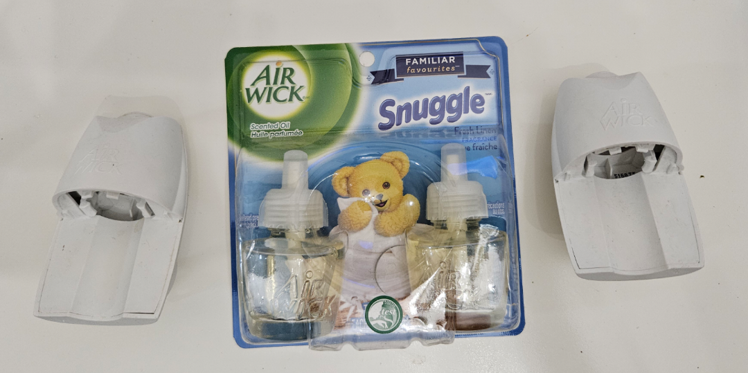 2 Airwick warmers and scented oils