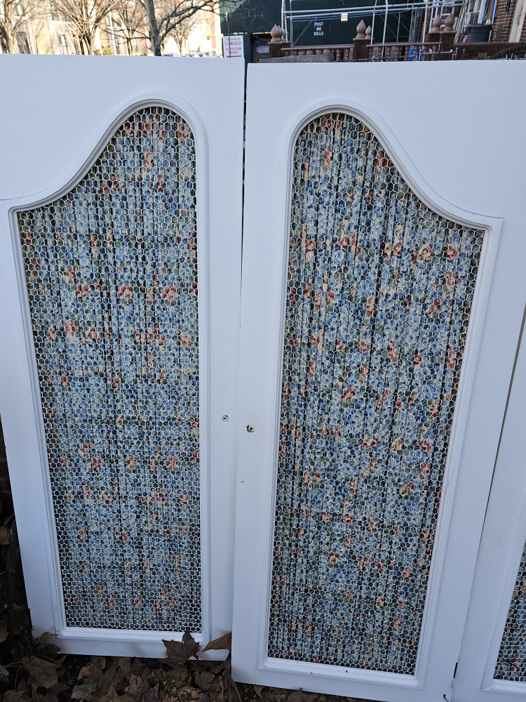 4 Wooden Doors with Wire Inserts image indicator(2)