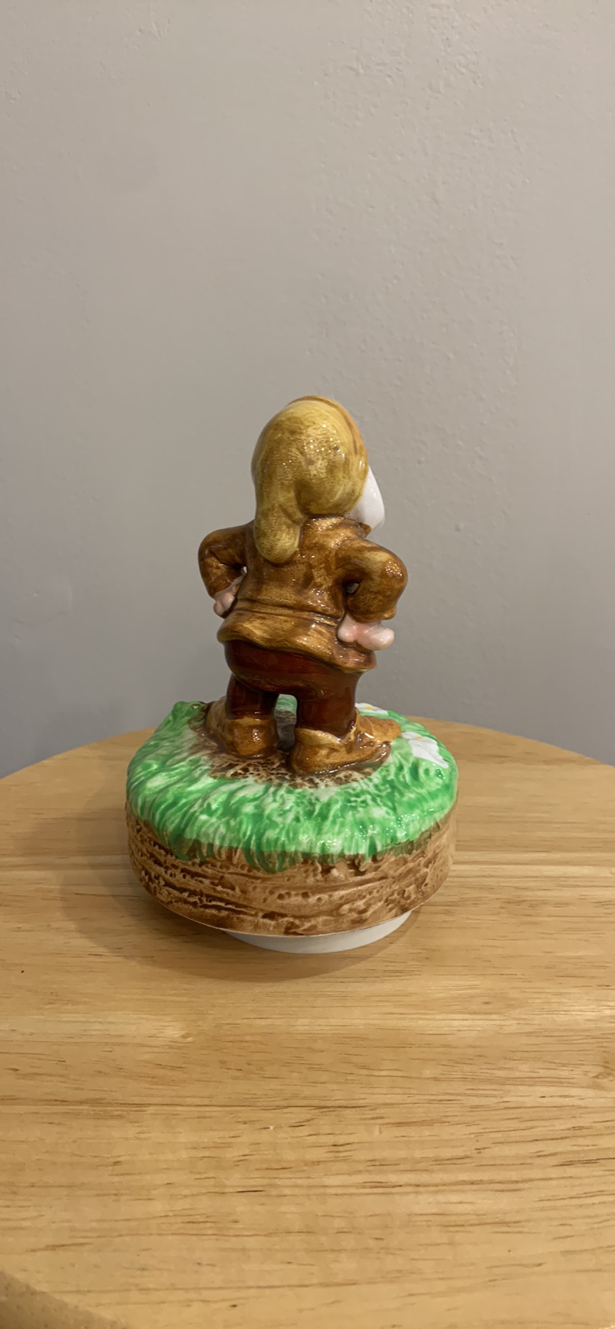 Vintage 1984 Schmid Music Figurine Walt Disney Sneezy image indicator(6)