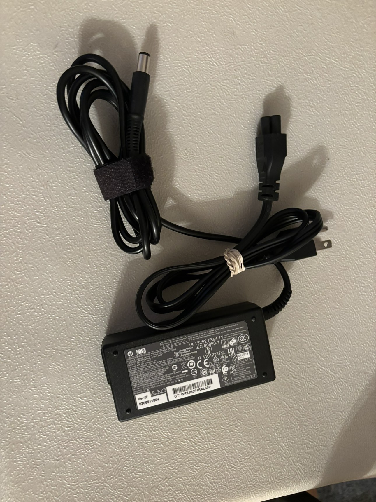 5 PS. HP 608425-001 65W 18.5V Power Adapter
