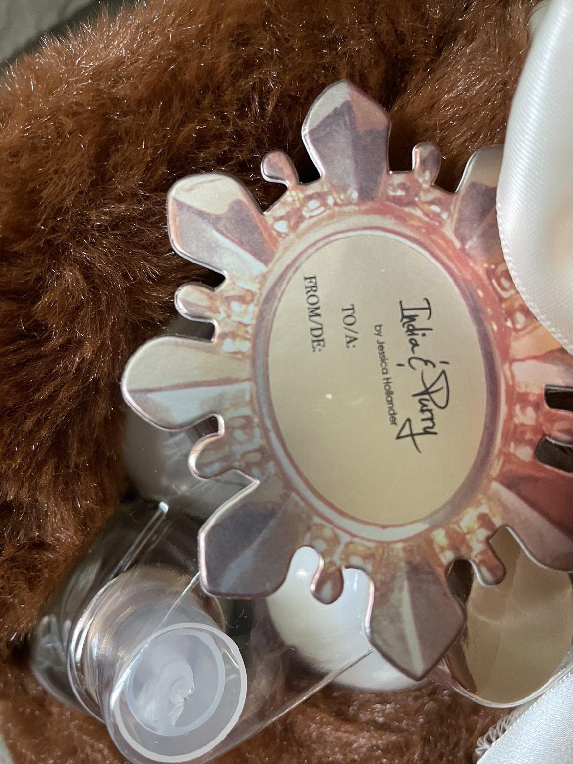 Teddy with beauty items (perfume, lotion, etc.) 🎄 image indicator(3)