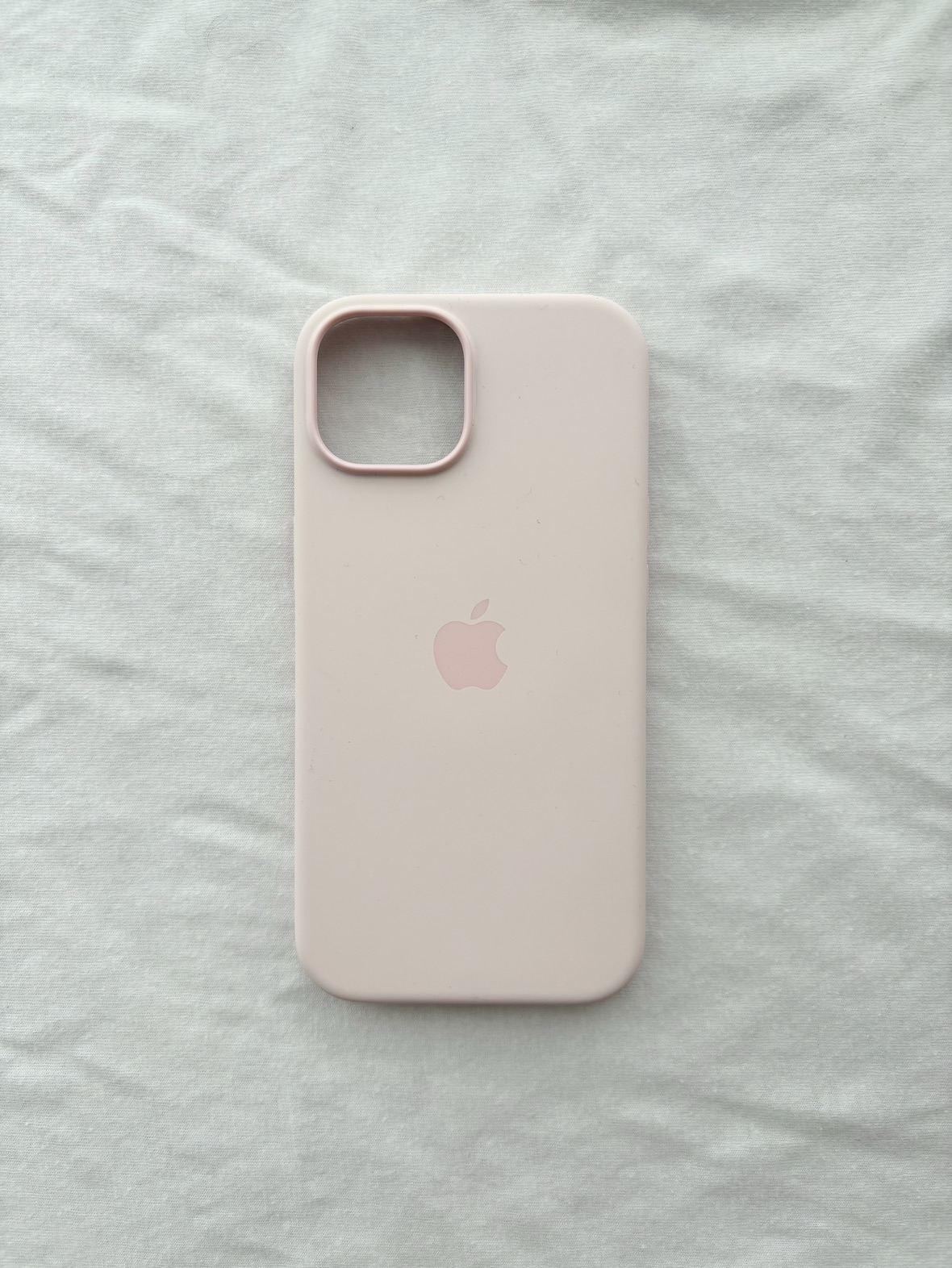 Apple iPhone 15 Silicone Case (Pink)