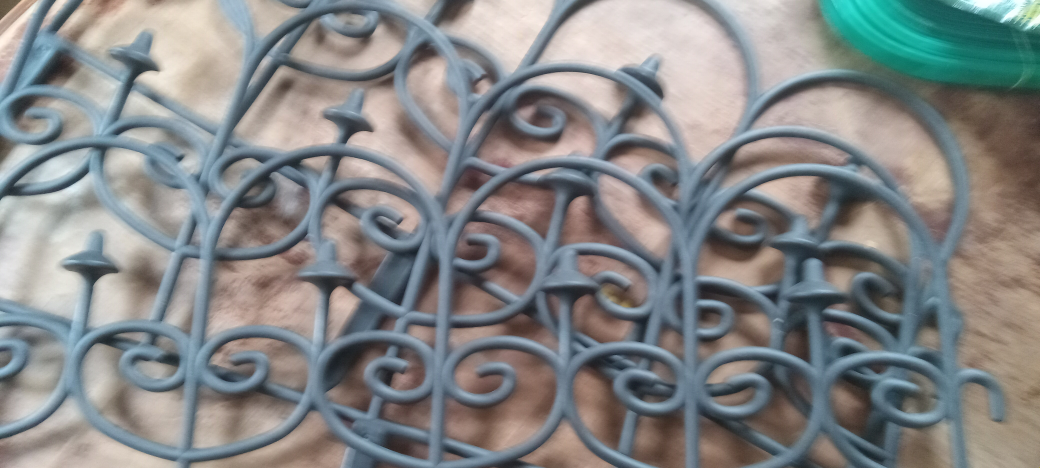 #FREECYCLE soaker hose,  sprinkler, 3 fence pieces image indicator(9)